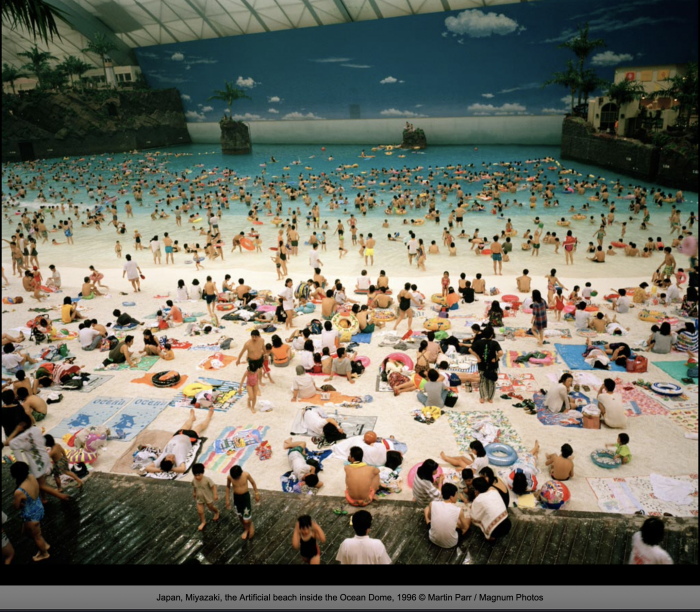 L’attribut alt de cette image est vide, son nom de fichier est MARTIN-PARR-700x612.png.
